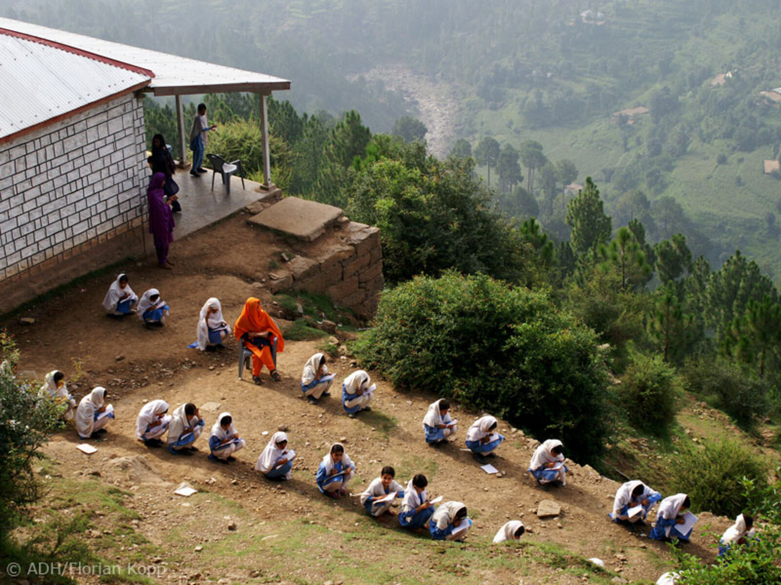 Mädchen am Lernen in Pakistan