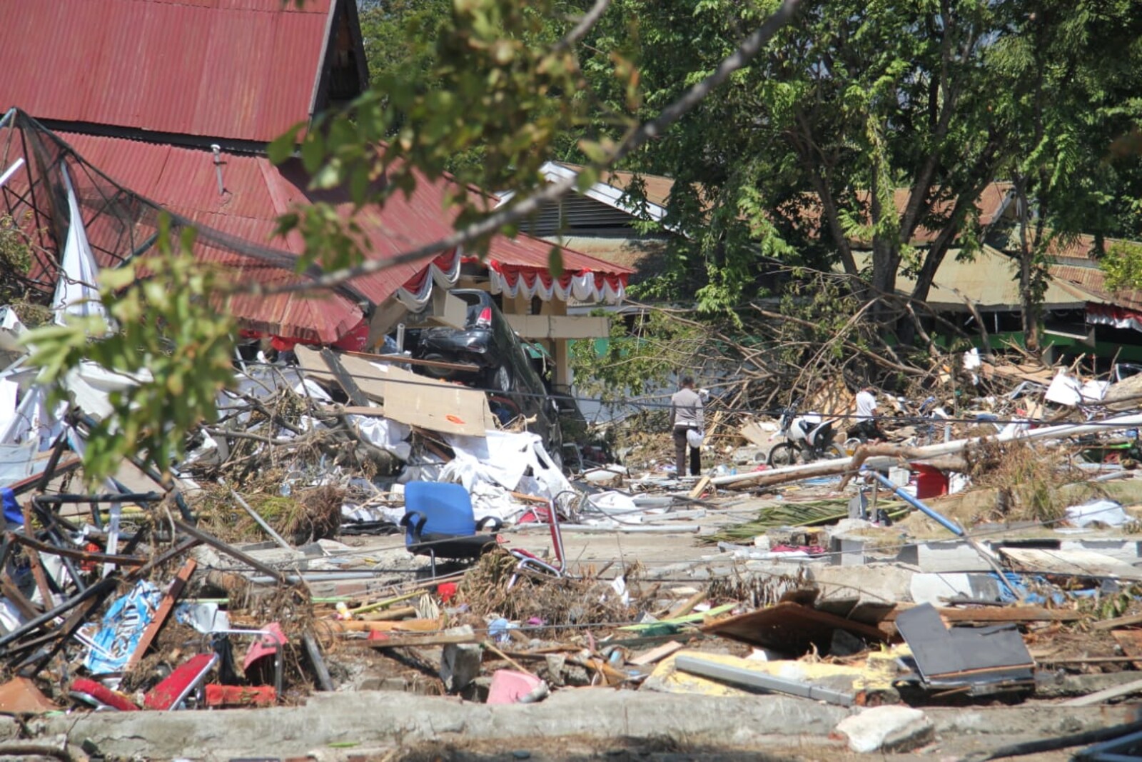 Nach Erdbeben & Tsunami wird das Ausmaß der Zerstörung auf der indonesischen Insel Sulawesi nach und nach sichtbarer
