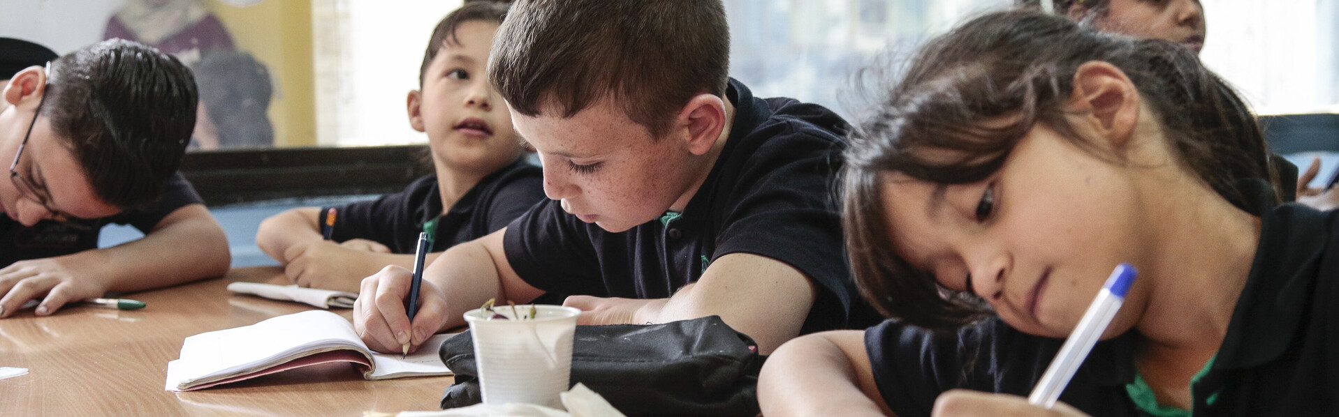 Im Libanon lernen syrische Flüchtlingskinder in einem Schulzentrum der Hilfsorganisation ADRA lesen und schreiben Im Libanon lernen syrische Flüchtlingskinder in einem Schulzentrum der Hilfsorganisation ADRA lesen und schreiben