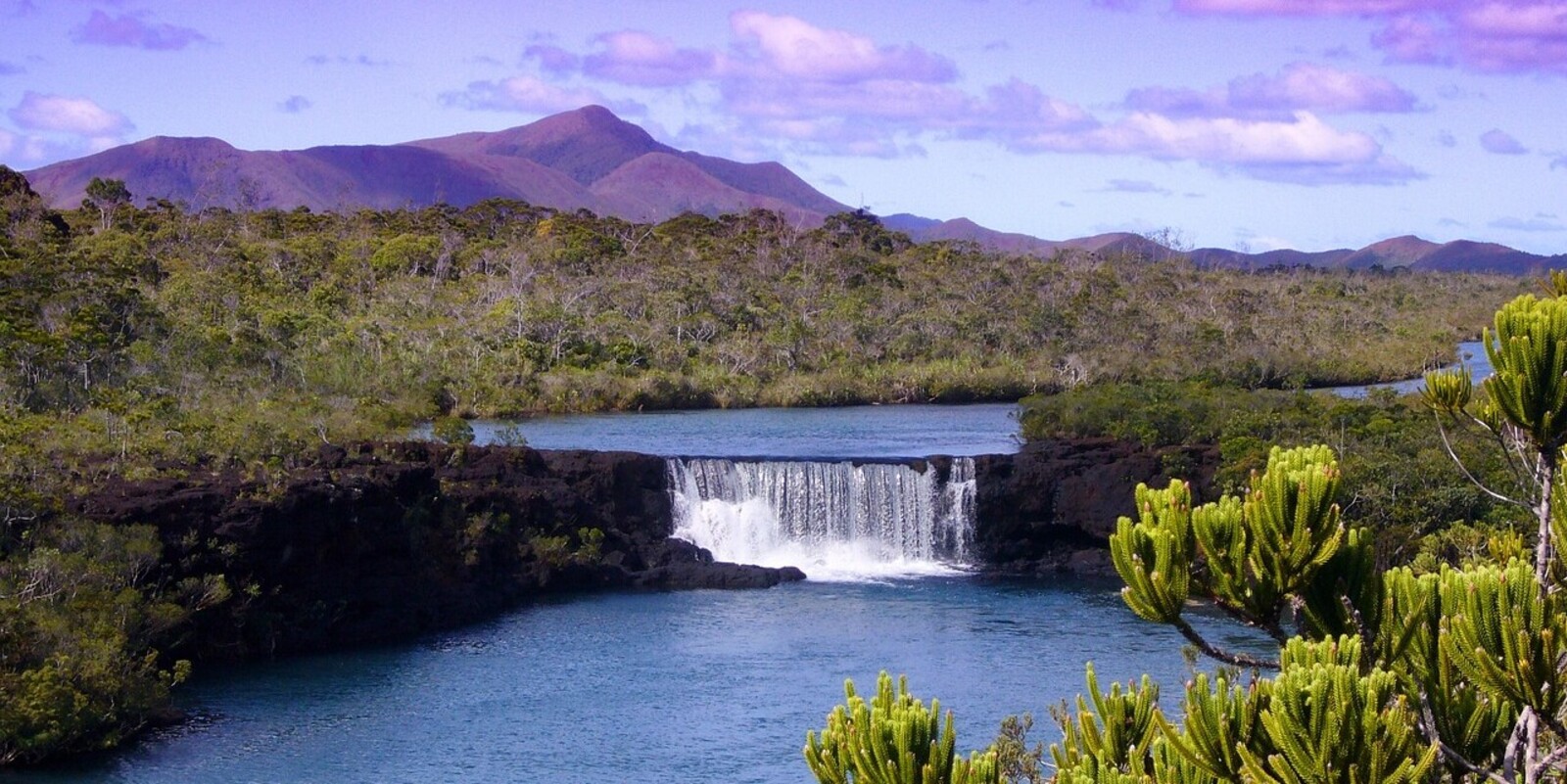 Ein Fluss in Neukaledonien, eine Insel in Ozeanien. 