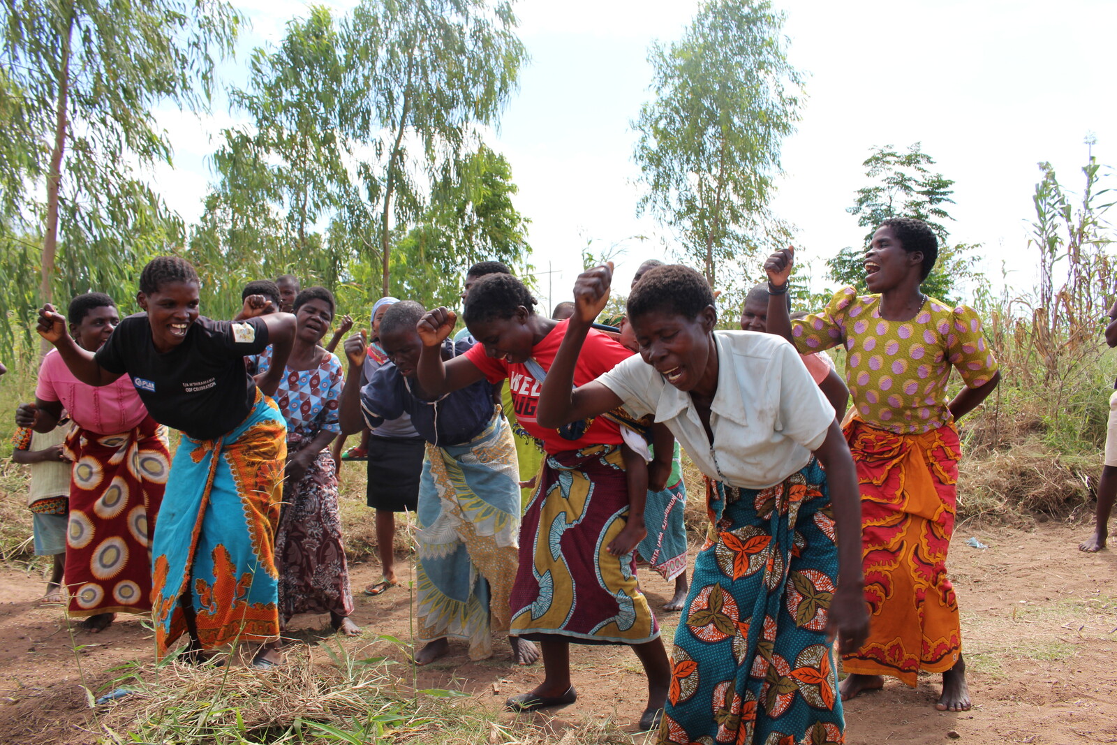 Zum Dank für die Hilfe tanzen Menschen in Malawi