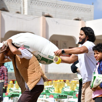 Verteilung von Hilfsgütern Verteilung von Hilfsgütern