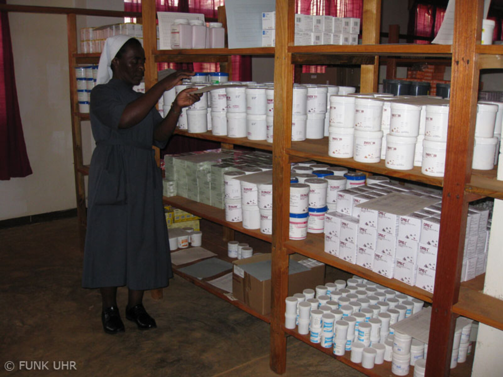 Medikamentenlagerung in der Zentralapotheke in Tansania