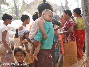 Zyklon Myanmar: Mutter mit Baby