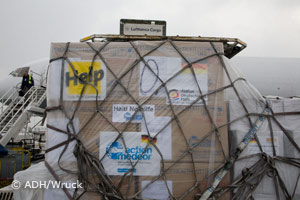 Haiti: Am Flughafen werden Hilfsgüter verladen