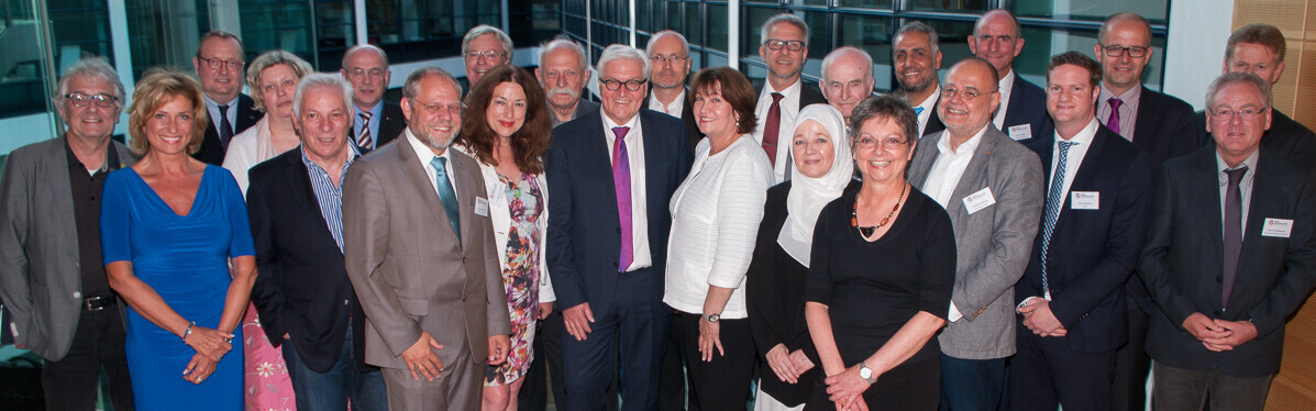 Gruppenfoto des Kuratoriums im Juni 2016. Gruppenfoto des Kuratoriums im Juni 2016.