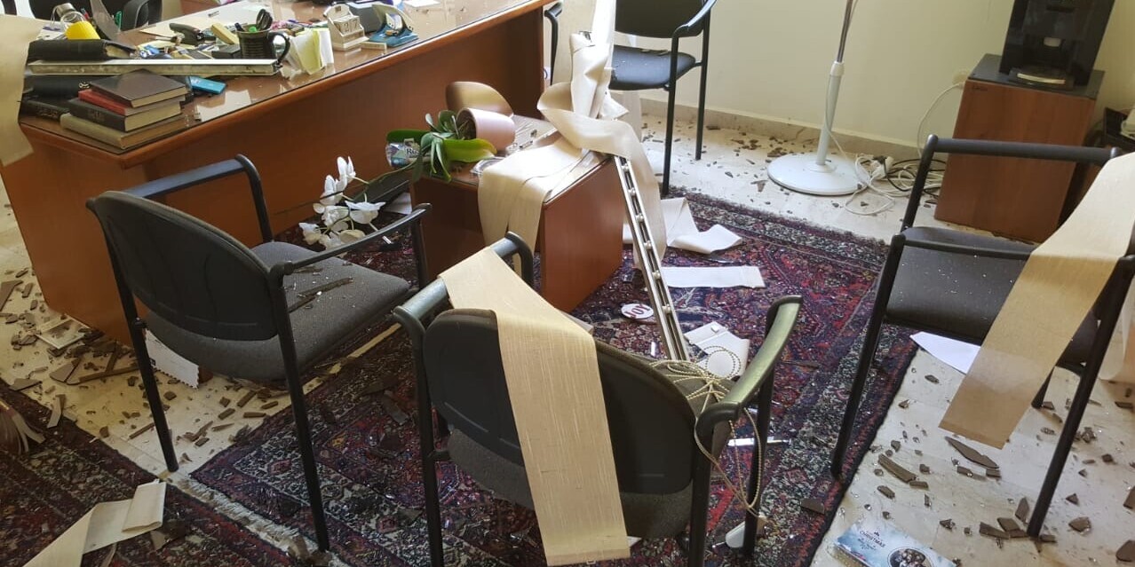 Ein zerstörtes Büro unserer Bündnisorganisation Kinderhilfswerk Stiftung Global-Care in Beirut Ein zerstörtes Büro unserer Bündnisorganisation Kinderhilfswerk Stiftung Global-Care in Beirut