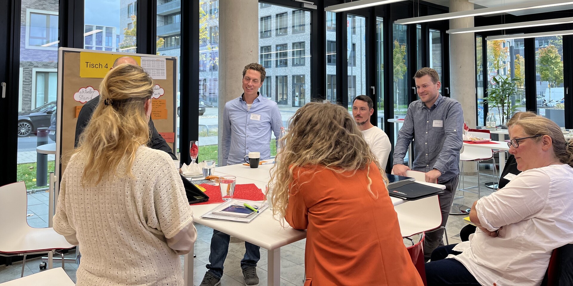 Teilnehmende des DKKV-Events beim Austausch Teilnehmende des DKKV-Events beim Austausch