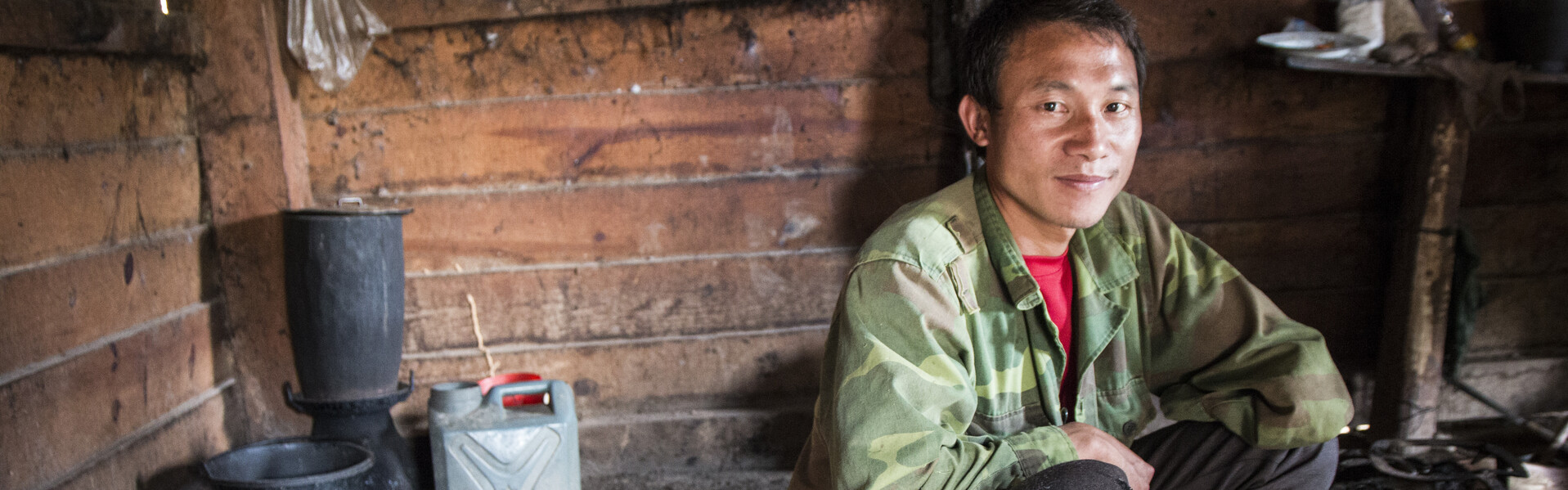 Als Schüler in Laos nahm Chue einen Blindgänger in die Hand. Die Explosion riss ihm den linken Arm ab Als Schüler in Laos nahm Chue einen Blindgänger in die Hand. Die Explosion riss ihm den linken Arm ab