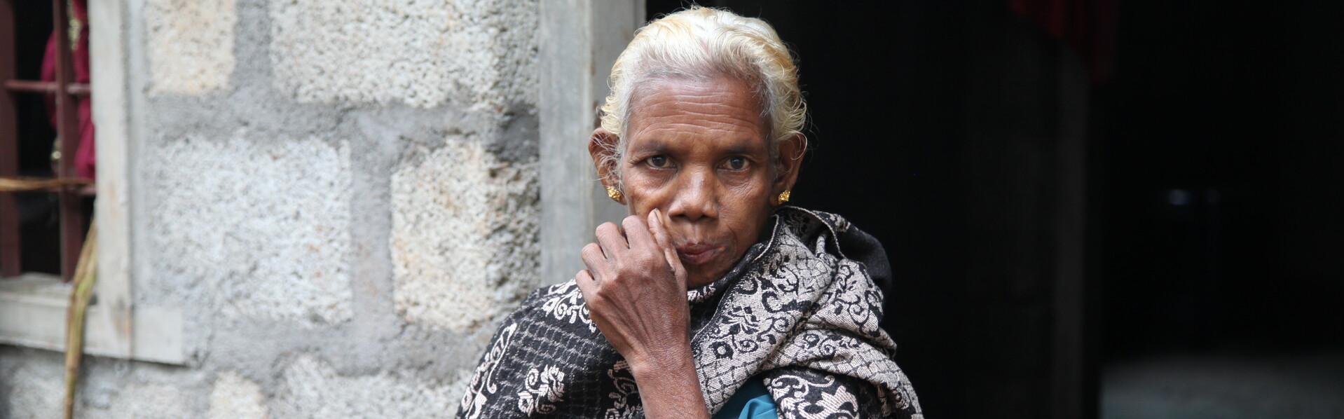 Eine Frau in Indien, einem der größten Länder in Asien Eine Frau in Indien, einem der größten Länder in Asien