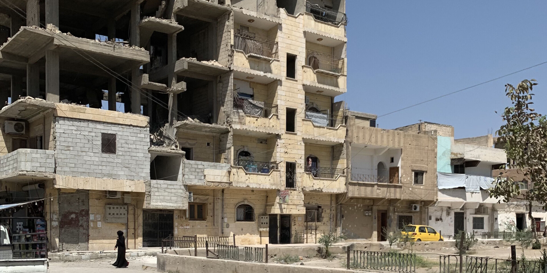 Skelette von bombardierten Wohnhäusern zieren syrische Städte im Bürgerkriegsland Skelette von bombardierten Wohnhäusern zieren syrische Städte im Bürgerkriegsland