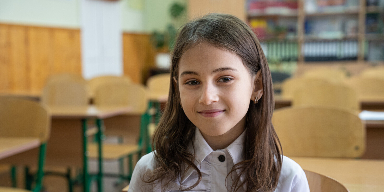 Mädchen aus der Ukraine lernt, sich vor explosiven Kriegsresten zu schützen Mädchen aus der Ukraine lernt, sich vor explosiven Kriegsresten zu schützen