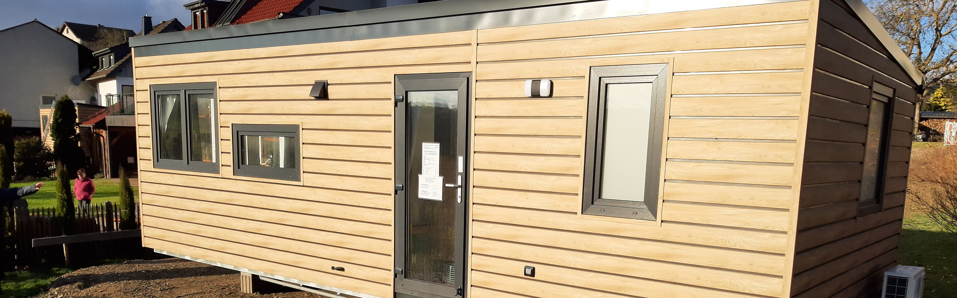 Die ersten Mobilheime, finanziert von Aktion Deutschland Hilft, wurden Mitte November ins Ahrtal geliefert Die ersten Mobilheime, finanziert von Aktion Deutschland Hilft, wurden Mitte November ins Ahrtal geliefert