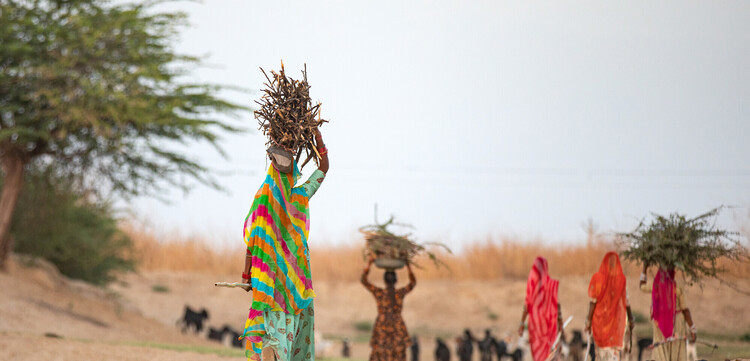 Frauen in einer von Dürre und Hunger betroffenen Region in Indien 