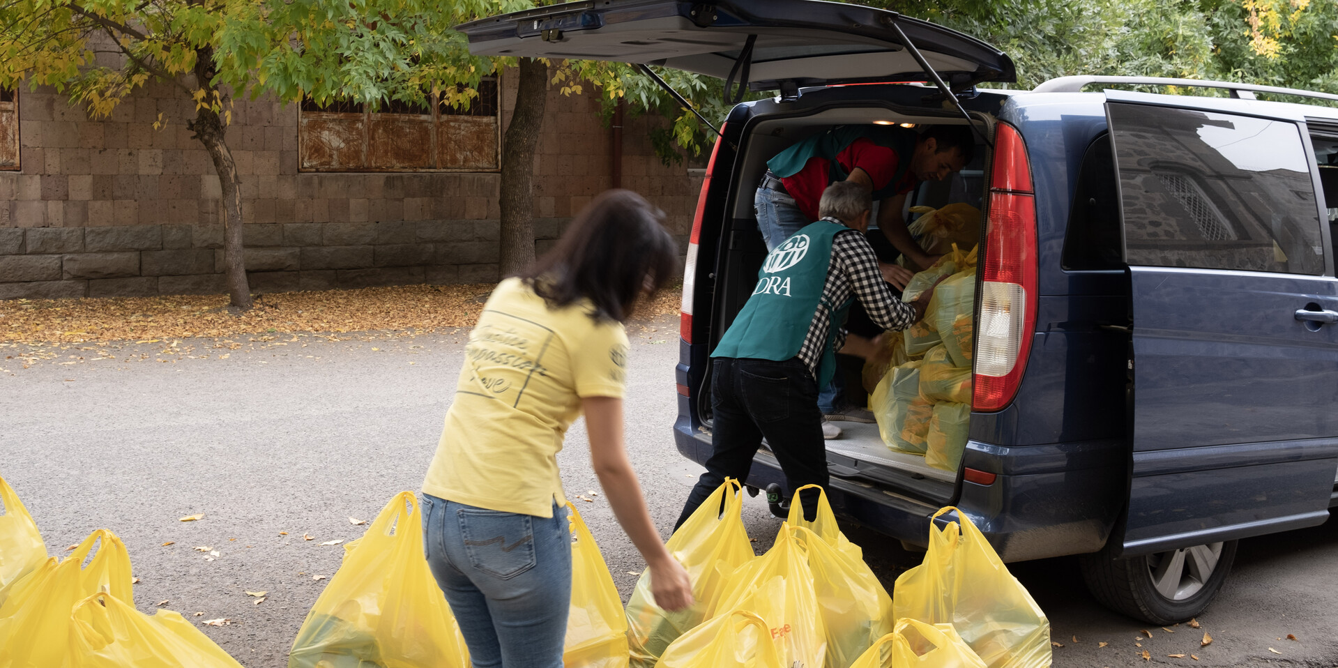 Helfer unserer Bündnisorganisation ADRA beim Einsatz in Armenien Helfer unserer Bündnisorganisation ADRA beim Einsatz in Armenien