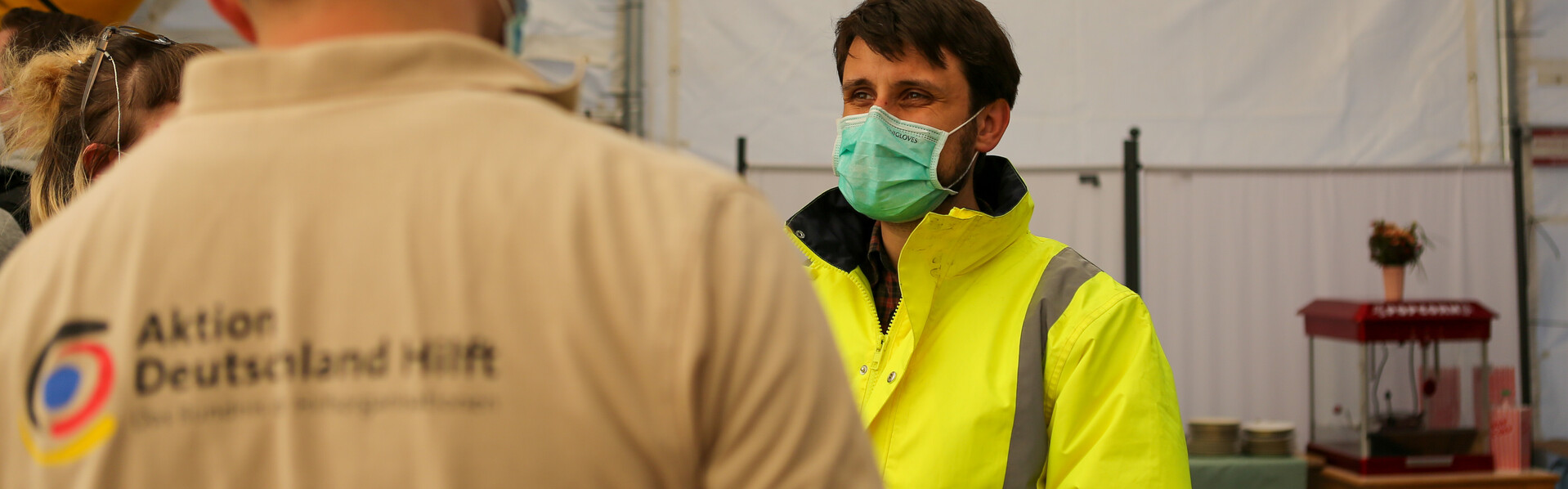 AHRche-Gründer Lucas Bornschlegl und Leo Frey von Aktion Deutschland Hilft AHRche-Gründer Lucas Bornschlegl und Leo Frey von Aktion Deutschland Hilft