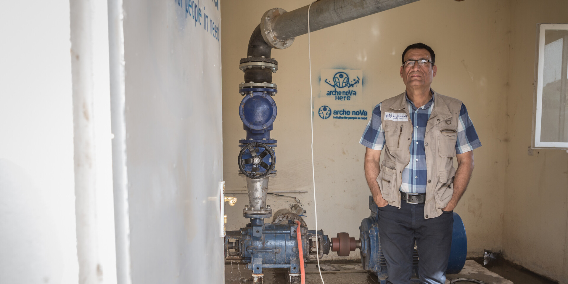 Azad Uthman von arche noVa kümmert sich um die Wasserversorgung in den Flüchtlingscamps im Bezirk Diyala, Irak Azad Uthman von arche noVa kümmert sich um die Wasserversorgung in den Flüchtlingscamps im Bezirk Diyala, Irak