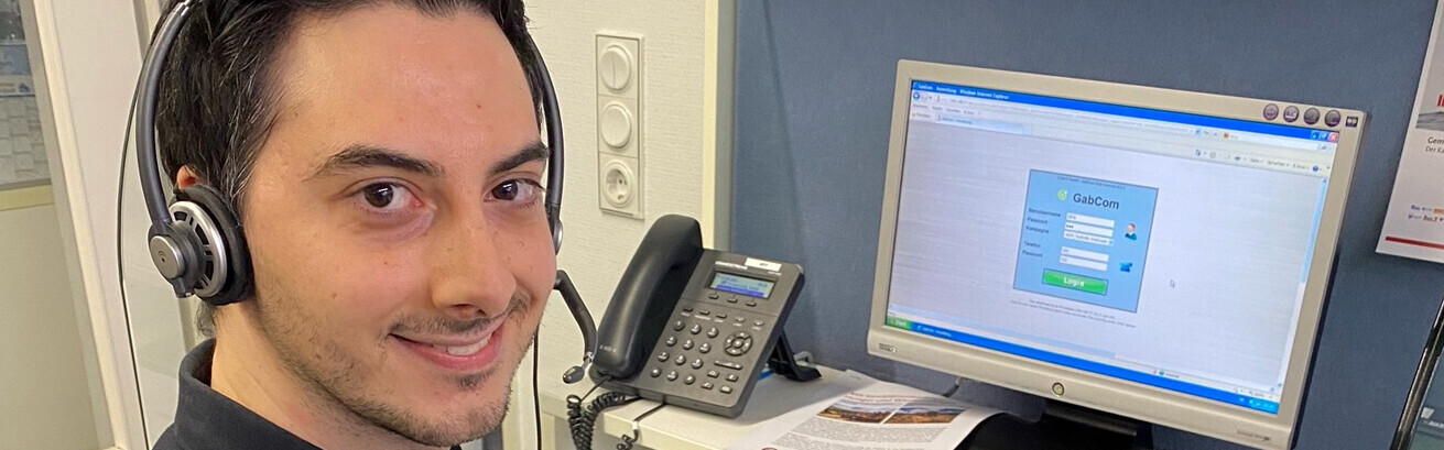 Herr Daniele Pidala telefoniert im Auftrag von Aktion Deutschland Hilft Herr Daniele Pidala telefoniert im Auftrag von Aktion Deutschland Hilft