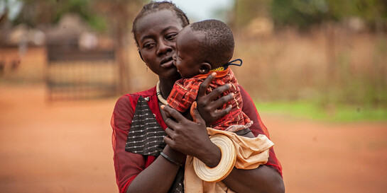 Eine Frau mit Kind im Südsudan (Symbolfoto) Eine Frau mit Kind im Südsudan (Symbolfoto)