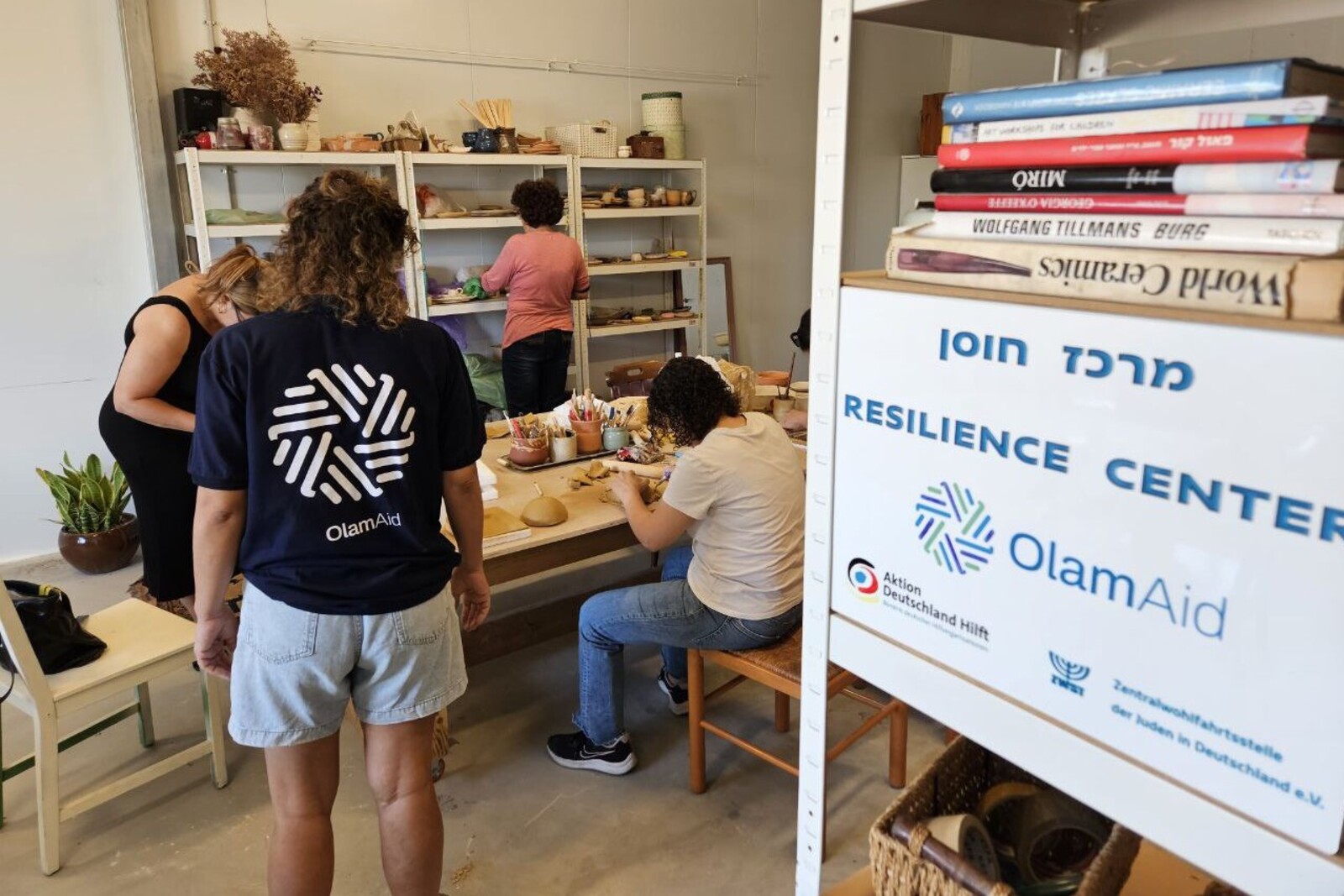 Eine Helferin von OlamAid im Süden Israels