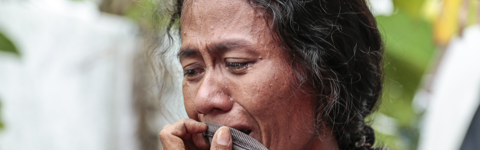 Eine Frau trauert nach dem Wüten des Taifun Haiyan auf den Philippinen Eine Frau trauert nach dem Wüten des Taifun Haiyan auf den Philippinen