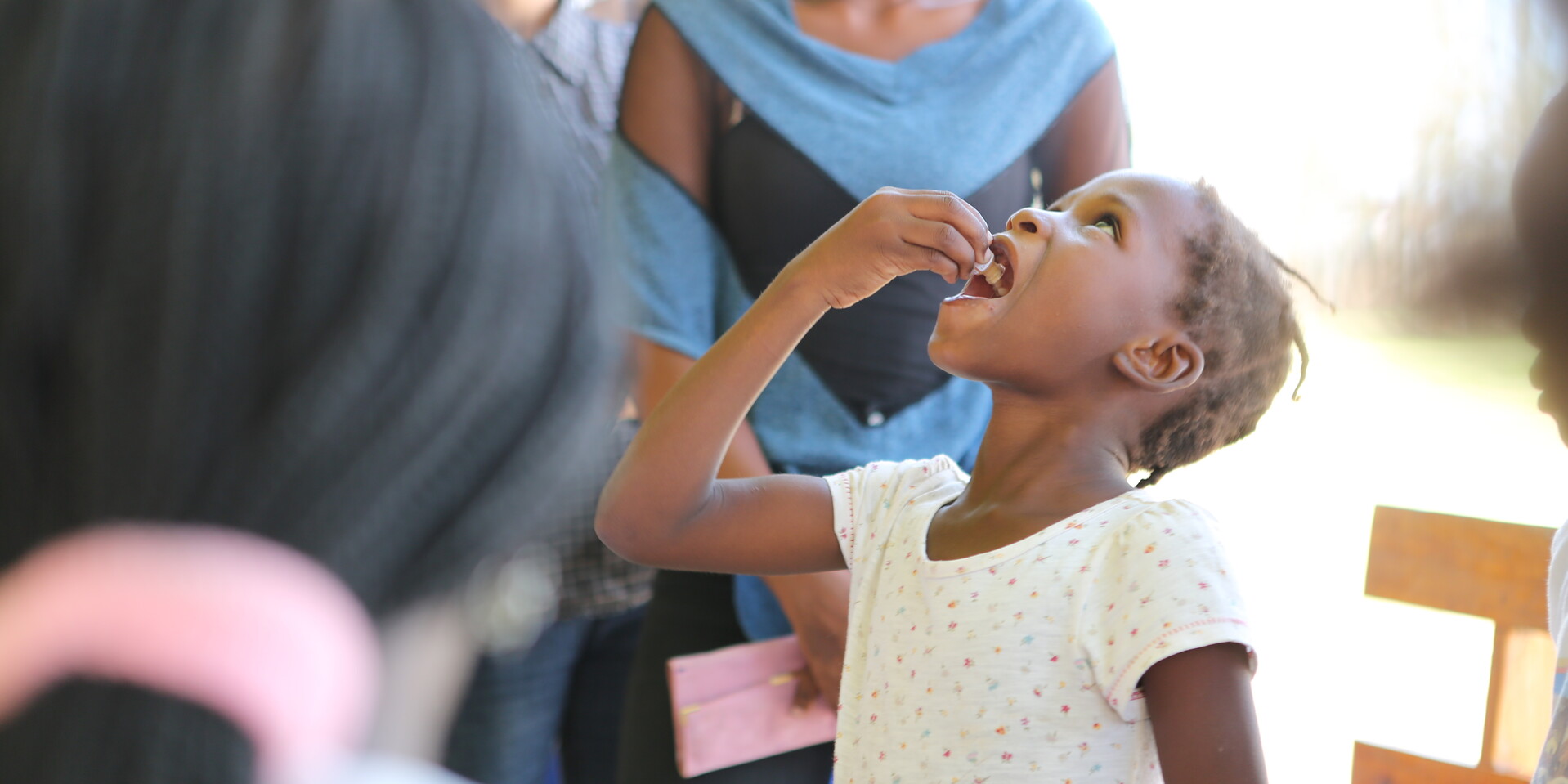 Ein vom Zyklon Idai betroffenes Kind bekommt in Mosambik eine Cholera Impfung Ein vom Zyklon Idai betroffenes Kind bekommt in Mosambik eine Cholera Impfung
