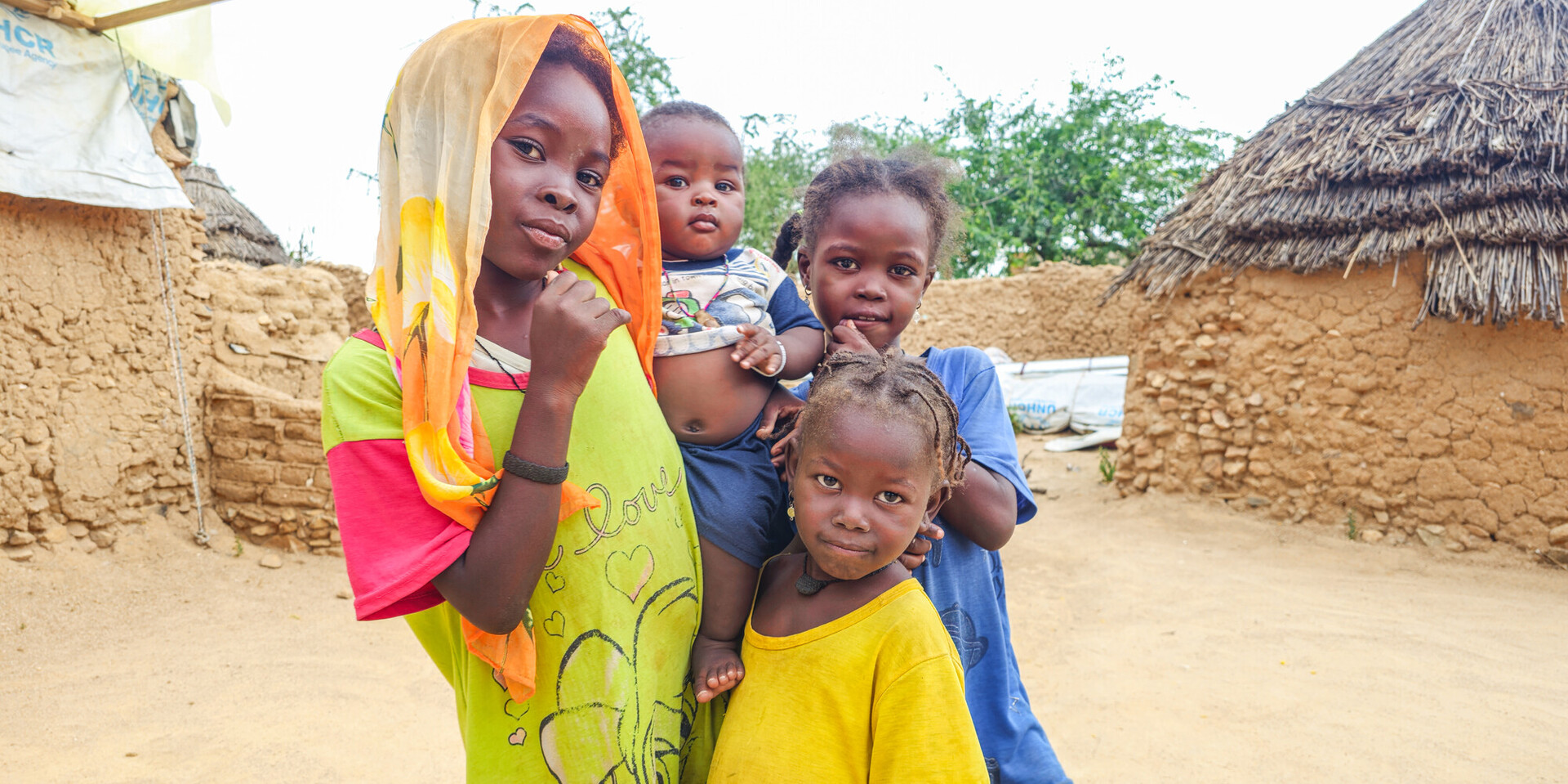 Kinder aus dem Sudan in einem Flüchtlingscamp im Tschad Kinder aus dem Sudan in einem Flüchtlingscamp im Tschad