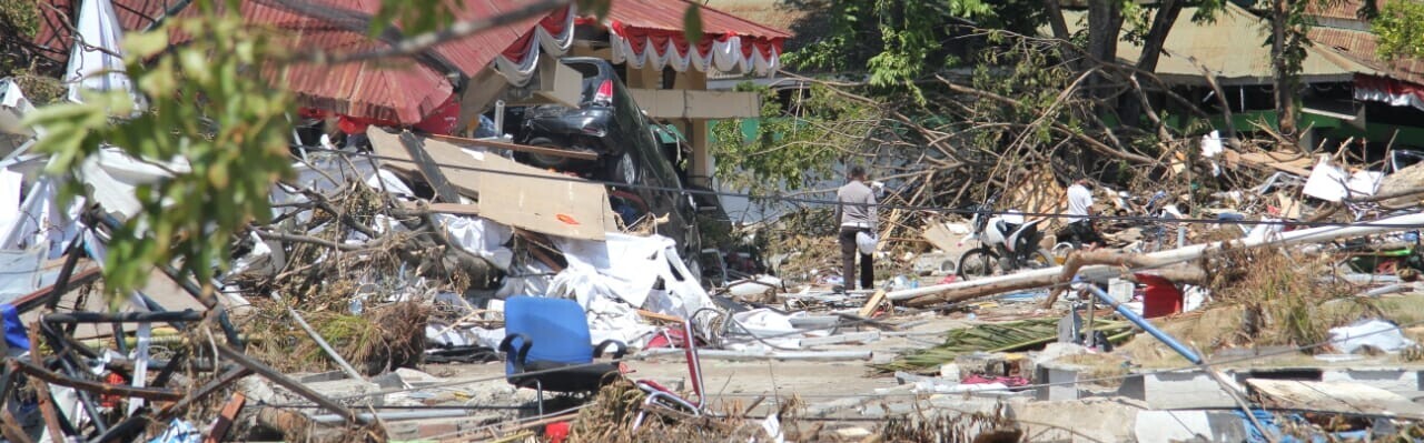 Nach Erdbeben & Tsunami wird das Ausmaß der Zerstörung auf der indonesischen Insel Sulawesi nach und nach sichtbarer Nach Erdbeben & Tsunami wird das Ausmaß der Zerstörung auf der indonesischen Insel Sulawesi nach und nach sichtbarer