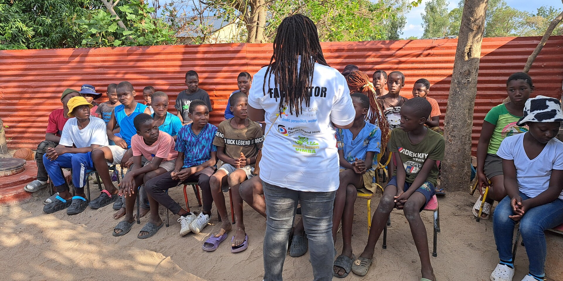 Workshop von Miracle Missions Trust für Kinder und Jugendliche in Harare Workshop von Miracle Missions Trust für Kinder und Jugendliche in Harare