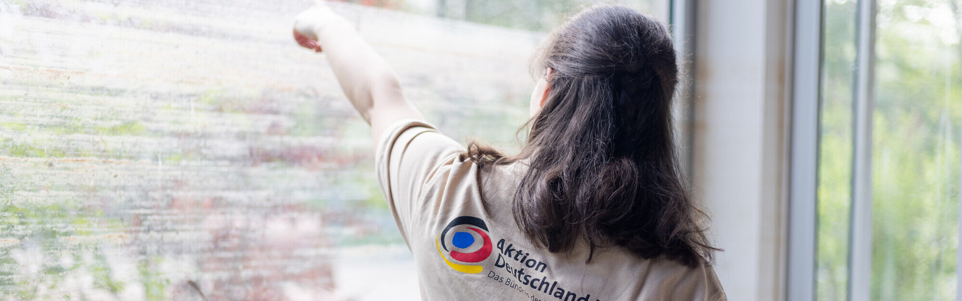 Aktion Deutschland Hilft/Malek Sayadi Helferin von Aktion Deutschland Hilft im Flutgebiet