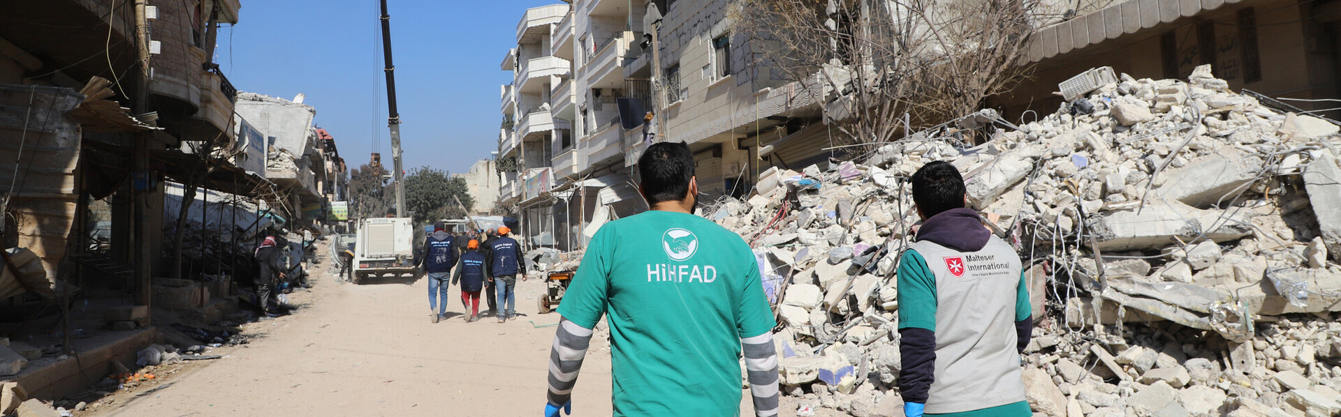 Zwei Helfer der Malteser im Erdbebengebiet Zwei Helfer der Malteser im Erdbebengebiet