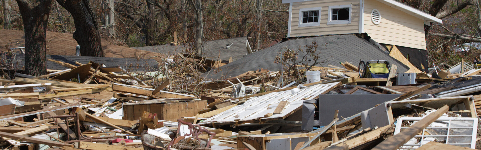 Tornados sind kleiner und kurzlebiger als tropische Wirbelstürme, aber auch sie können große Zerstörung hinterlassen (Symbolbild) Tornados sind kleiner und kurzlebiger als tropische Wirbelstürme, aber auch sie können große Zerstörung hinterlassen (Symbolbild)