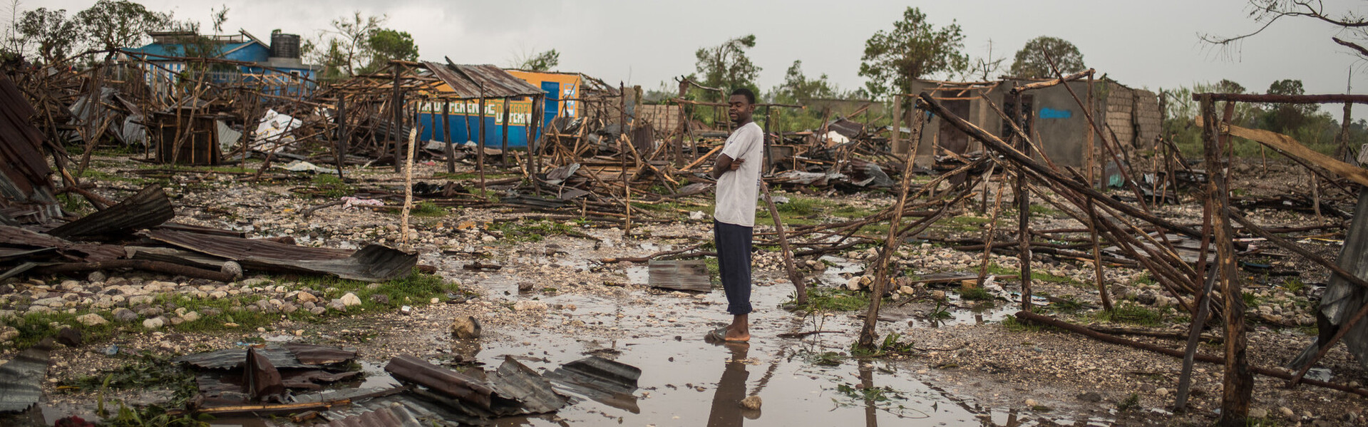 Ein Mann in Haiti nach Zerstörung durch Hurrikan Matthew 2016 (Archivbild) Ein Mann in Haiti nach Zerstörung durch Hurrikan Matthew 2016 (Archivbild)