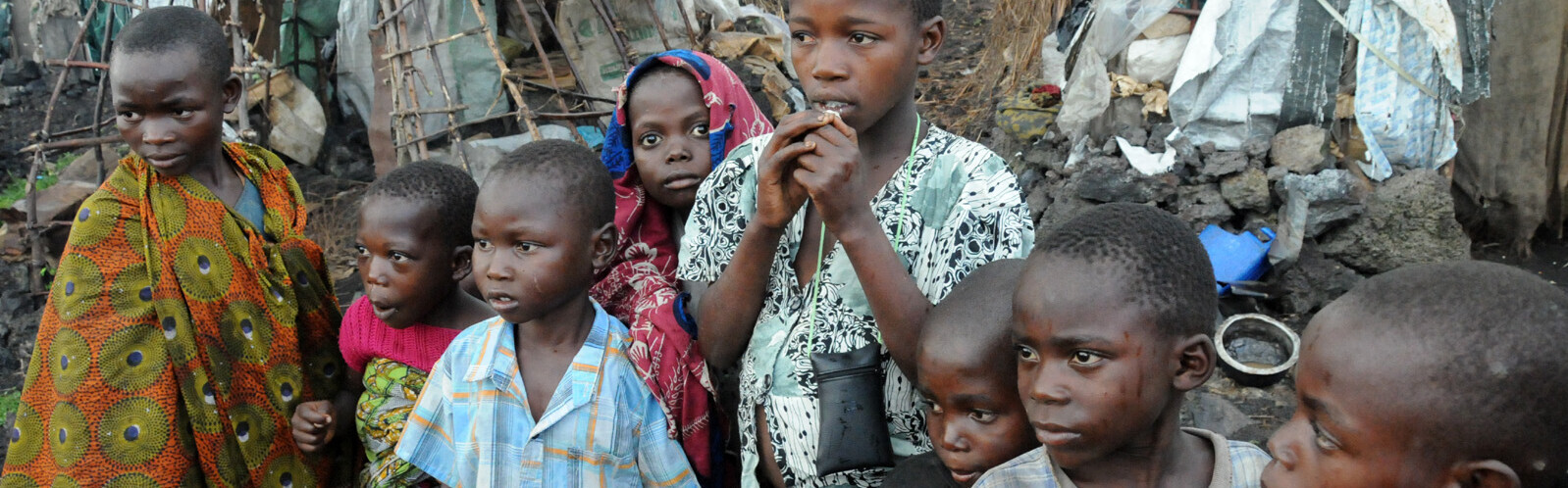 Zahllose Kinder wie diese Mädchen und Jungen sind in der DR Kongo auf humanitäre Hilfe angewiesen. Zahllose Kinder wie diese Mädchen und Jungen sind in der DR Kongo auf humanitäre Hilfe angewiesen.