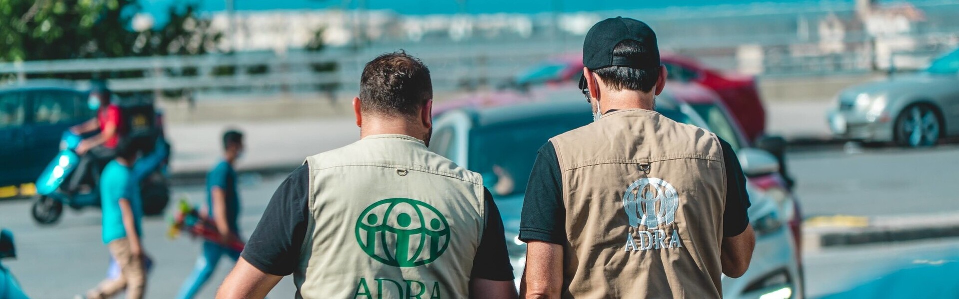 Zwei Helfer der Organisation ADRA im Einsatz im Libanon Zwei Helfer der Organisation ADRA im Einsatz im Libanon