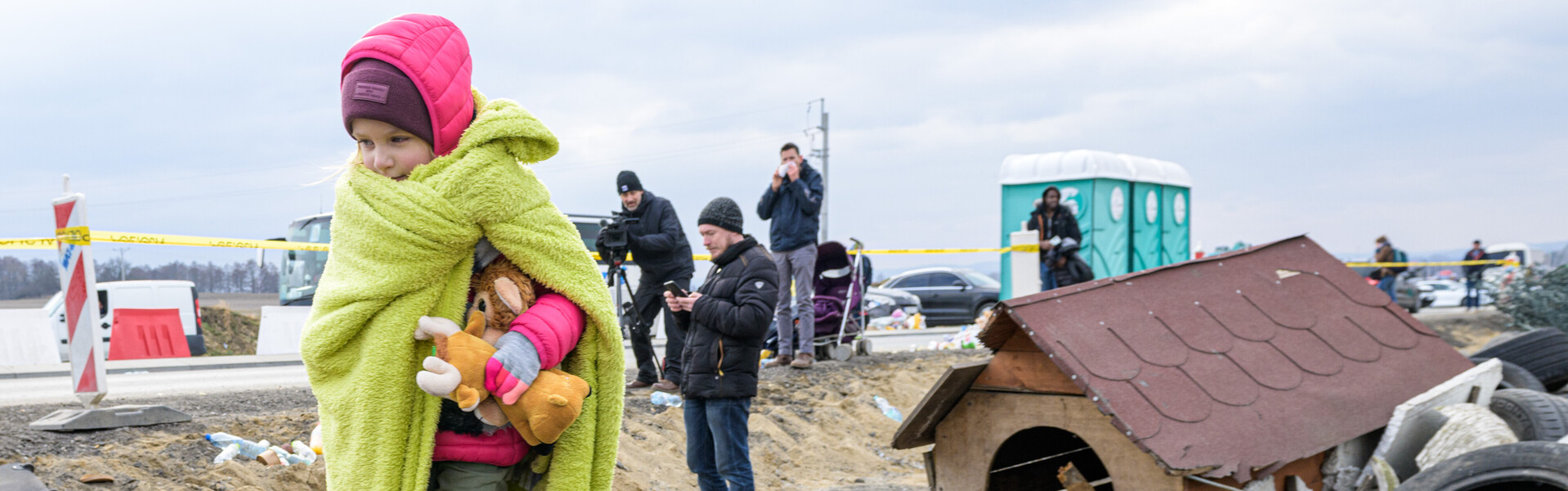 Ein Mädchen auf der Flucht vor dem Ukraine-Krieg Ein Mädchen auf der Flucht vor dem Ukraine-Krieg