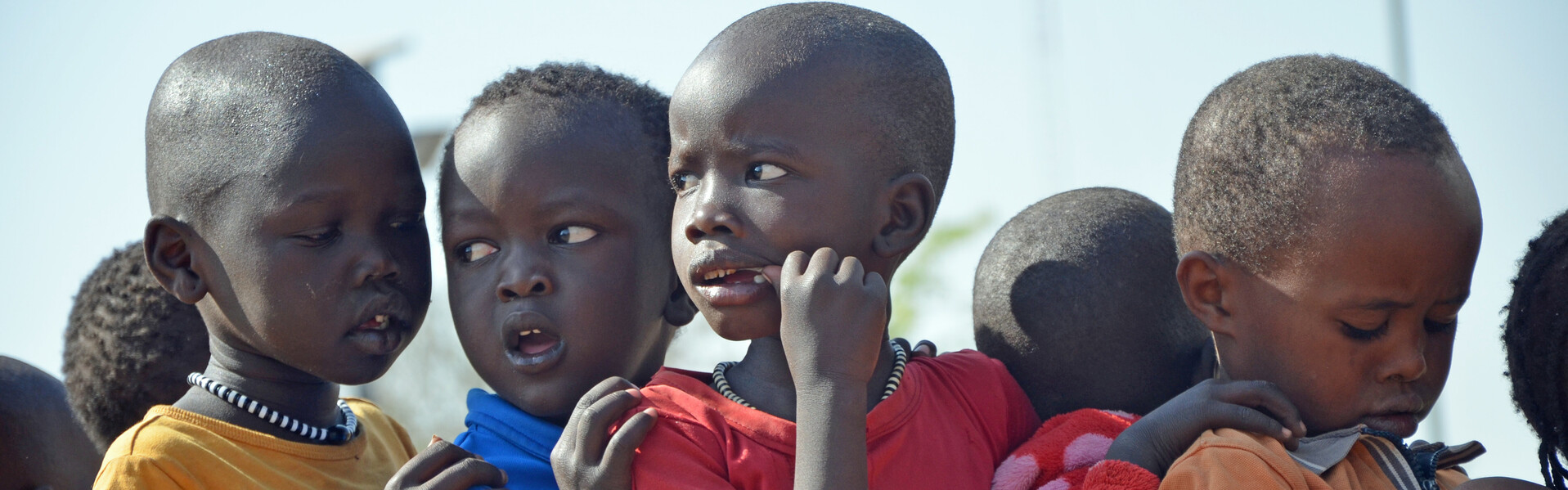 Kinder in Kenia, einem Nachbarland von Tansania Kinder in Kenia, einem Nachbarland von Tansania