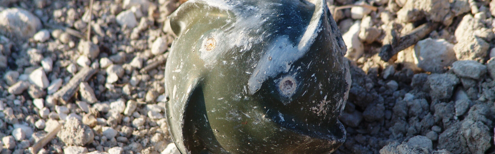 Streubomben hinterlassen viele Blindgänger wie beispielsweise im Libanon - hier eine Streubombe aus amerikanischer Produktion Streubomben hinterlassen viele Blindgänger wie beispielsweise im Libanon - hier eine Streubombe aus amerikanischer Produktion