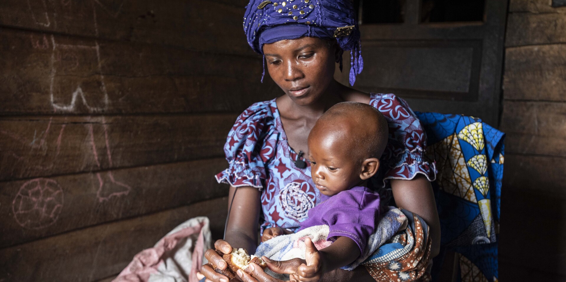 Eine Frau mit ihrem Kind in der DR Kongo Eine Frau mit ihrem Kind in der DR Kongo
