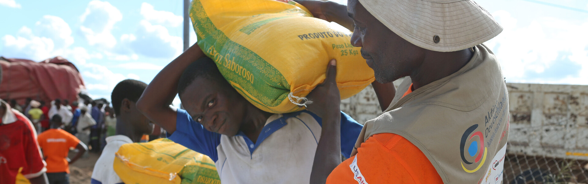 Mit einer Spende über Paypal oder AmazonSmile kann man die Nothilfe von Aktion Deutschland Hilft unterstützen Mit einer Spende über Paypal oder AmazonSmile kann man die Nothilfe von Aktion Deutschland Hilft unterstützen