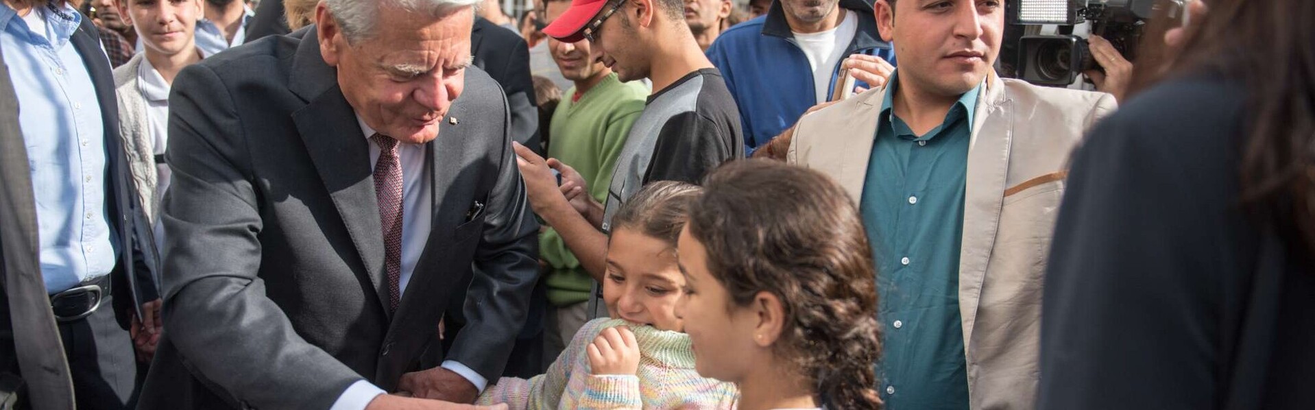 Bundespräsident Gauck besucht Flüchtlingsunterkunft des ASB