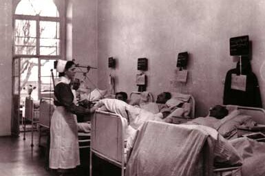 Krankenhaus - Bereits kurz nach Kriegsende 1945 wurden in den westlichen Besatzungszonen nach und nach einzelne Landesverbände gegründet Krankenhaus - Bereits kurz nach Kriegsende 1945 wurden in den westlichen Besatzungszonen nach und nach einzelne Landesverbände gegründet