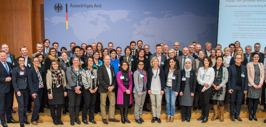 Auf dem Business Dialog des CSRhumanitär gab es ein Gruppenbild. Auf dem Business Dialog des CSRhumanitär gab es ein Gruppenbild.