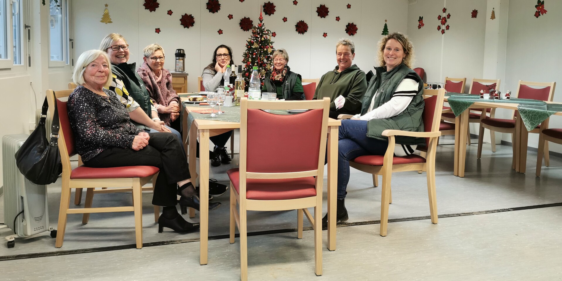 Halt in der Vorweihnachtszeit: Gemütliche Treffs für Senioren des Maternus-Stifts Halt in der Vorweihnachtszeit: Gemütliche Treffs für Senioren des Maternus-Stifts