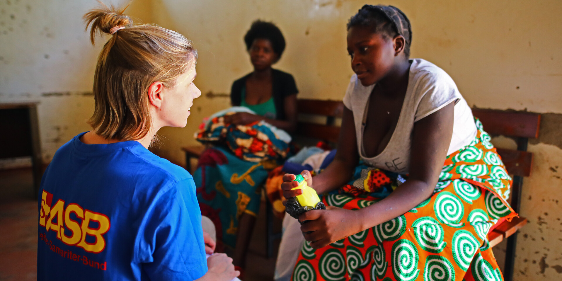 Basismedizinische Versorgung von Betroffenen gehört zu den Kernaufgaben der Schnelleinsatz-Teams des ASB Basismedizinische Versorgung von Betroffenen gehört zu den Kernaufgaben der Schnelleinsatz-Teams des ASB