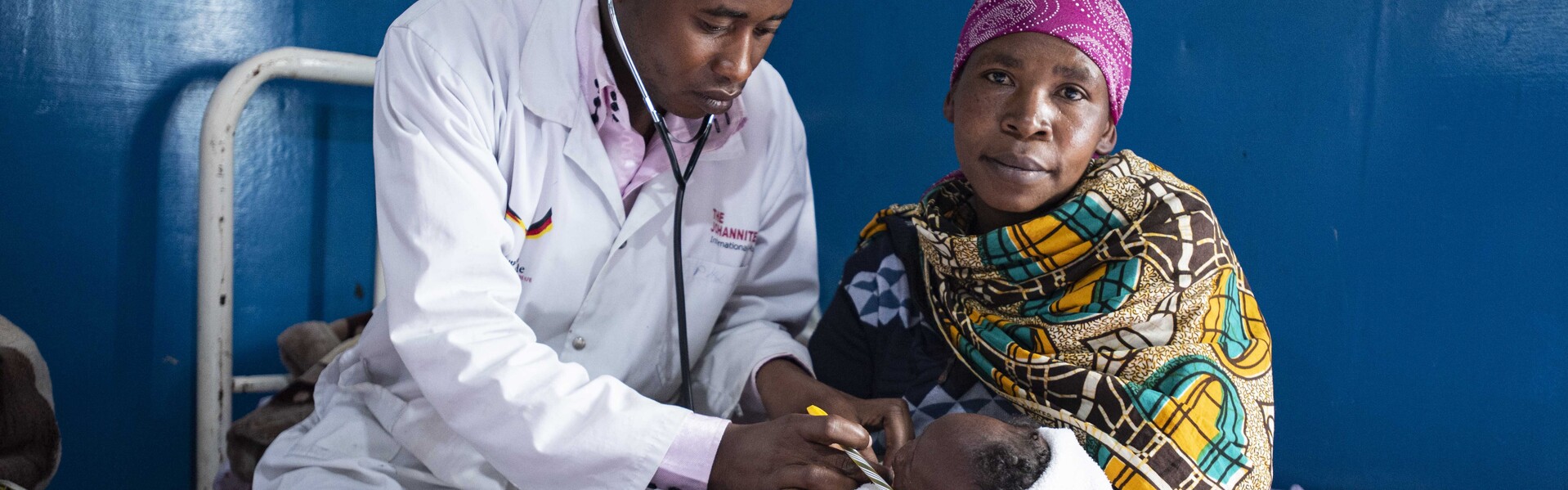 Ärzte der Johanniter kümmern sich während der Corona-Pandemie um Menschen in der DR Kongo (Symbolbild) Ärzte der Johanniter kümmern sich während der Corona-Pandemie um Menschen in der DR Kongo (Symbolbild)