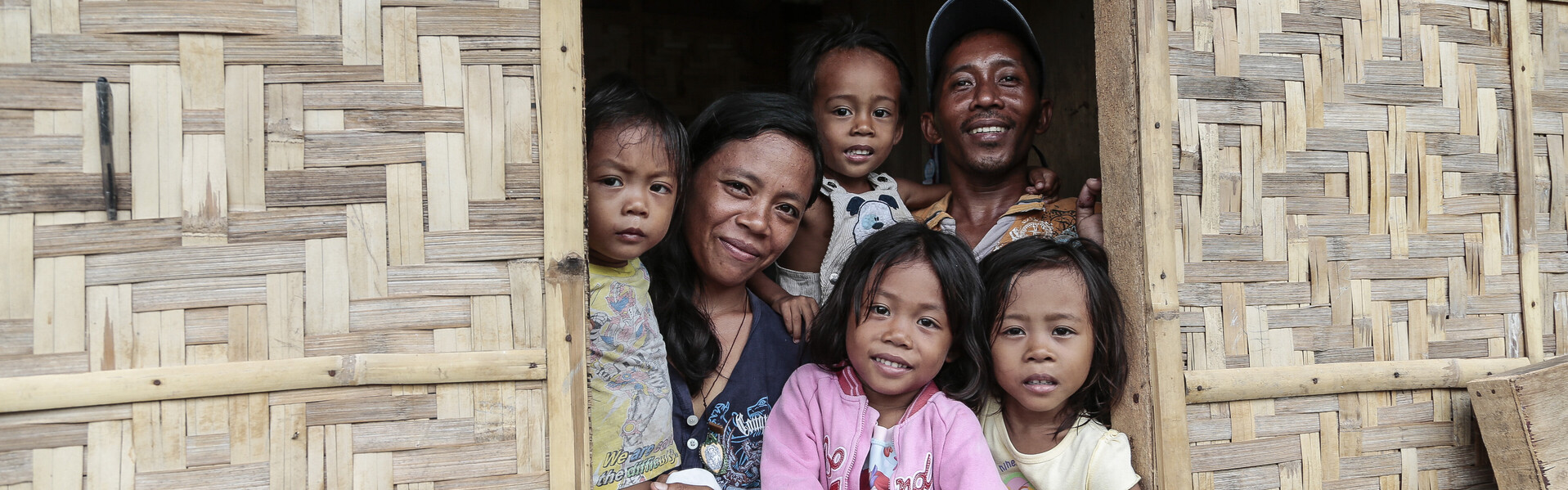 Eine Familie auf den Philippinen - die SDGs sollen weltweit eine nachhaltige Entwicklung fördern Eine Familie auf den Philippinen - die SDGs sollen weltweit eine nachhaltige Entwicklung fördern