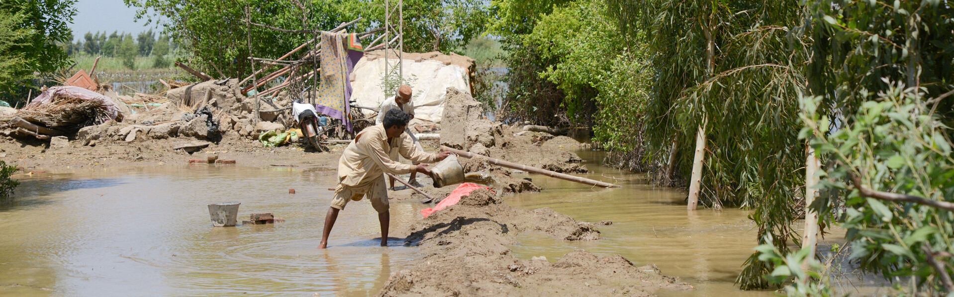 Aufräumen nach der Flut in Pakistan Aufräumen nach der Flut in Pakistan