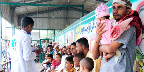 Menschen in einem Krankenhaus im Jemen Menschen in einem Krankenhaus im Jemen