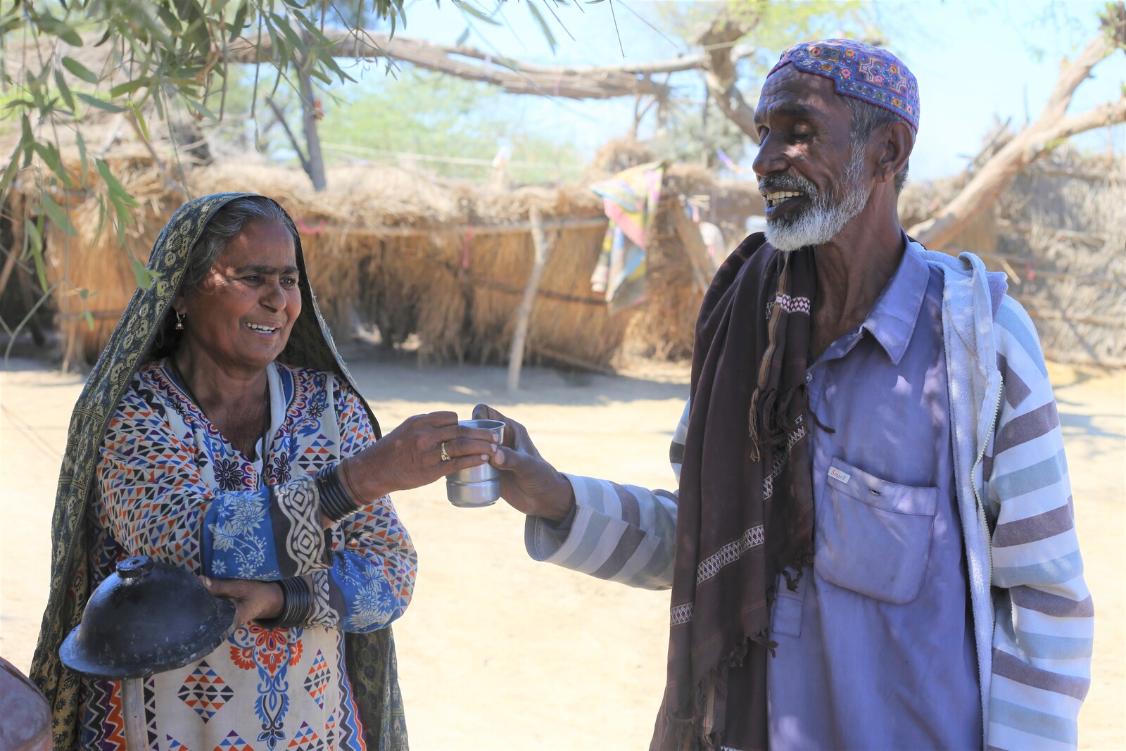 Frau erhält Hilfe von HelpAge in Pakistan